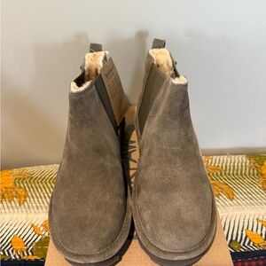 BearPaw Women's Suede Chelsea Ankle Boots - Taupe
